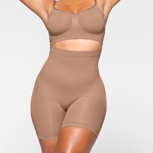 SKIMS Seamless Sculpt Mid Thigh Short